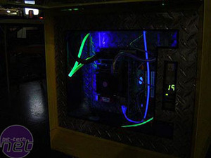 Corsair Mod Winner: Newspaper Box Installing the hardware