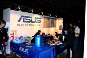 DreamHack Winter 2005 Booth action