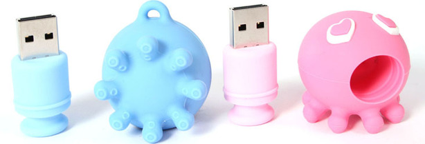 *On Our Desk - 17 On Our Desk - A-Data Kissing Octopus USB Drive