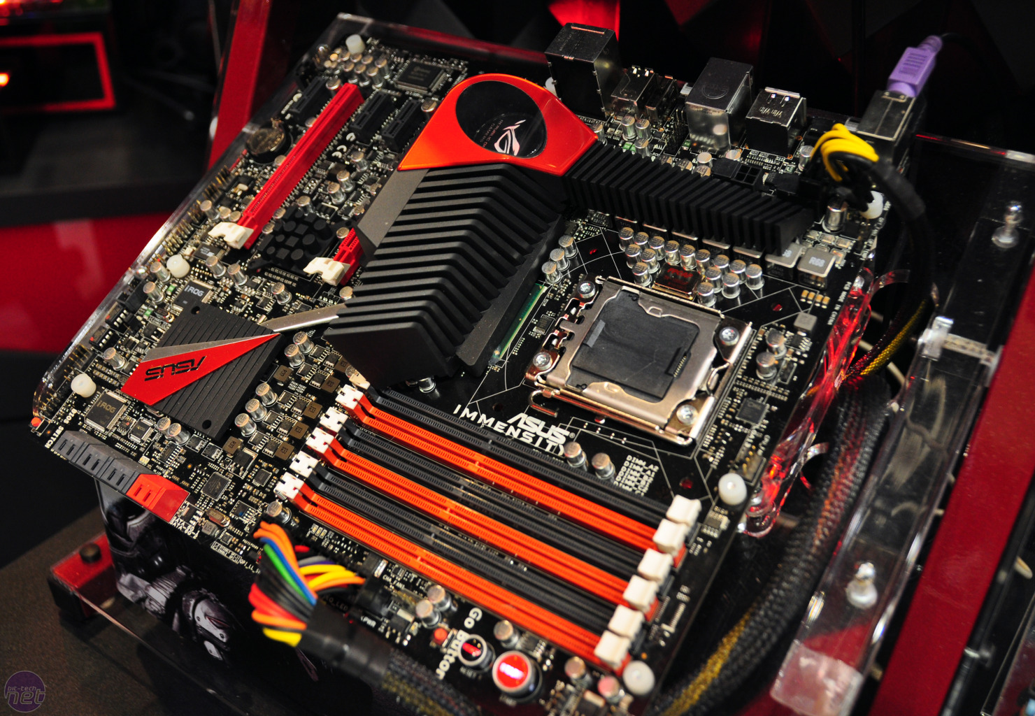http://images.bit-tech.net/content_images/2010/06/asus-immensity-board-with-on-board-hd-5770/asus-immensity-1-vlarge.jpg