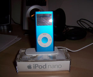 Ghetto iPod Nano packaging dock