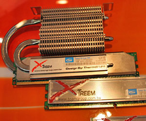 Heatspreader + heatpipes = win?  Team Group thinks this is the way forwards for high-performance DDR2...