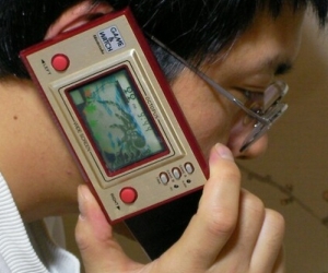The Octopus Game and Watch phone still appears to be fully functional.