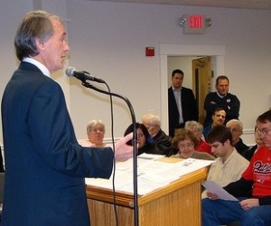 Markey hopes to ban throttling