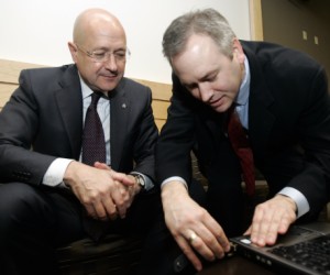 Tim Cranton demonstrates the COFEE device for Interpol executive Jean-Michel Louboutin.