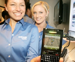 Samsung has announced it will be launching software to play Second Life on smartphones. 