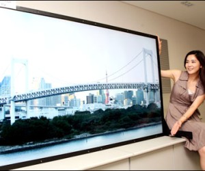 Samsung demos 82" quad-HD panel