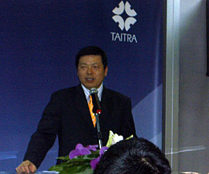 Mr. Walter Yeh address' the press at today's meeting