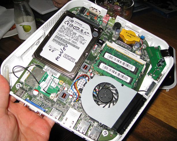 Modding the Acer Revo Inside the Acer Revo (Nvidia Ion)