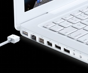 Apple sued over MagSafe risks