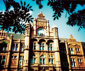 Salford Uni launches Facebook degree