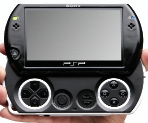 Retailers: "PSPgo will fail miserably"