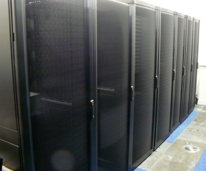 Apple, Twitter build giant data centres