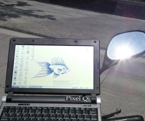 Clover Systems launches Pixel Qi-equipped netbook