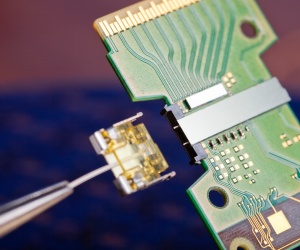 http://images.bit-tech.net/news_images/2011/02/intel-fund-silicon-photonics-centre/article_img.jpg