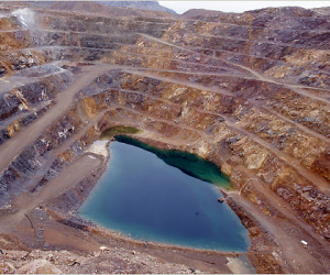 Japan finds huge rare earth mineral deposits