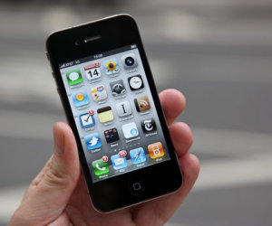 Smartphones outsell feature phones for first time