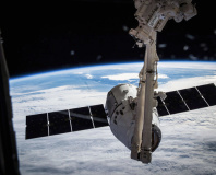 SpaceX applies for globe-enveloping sat broadband licence