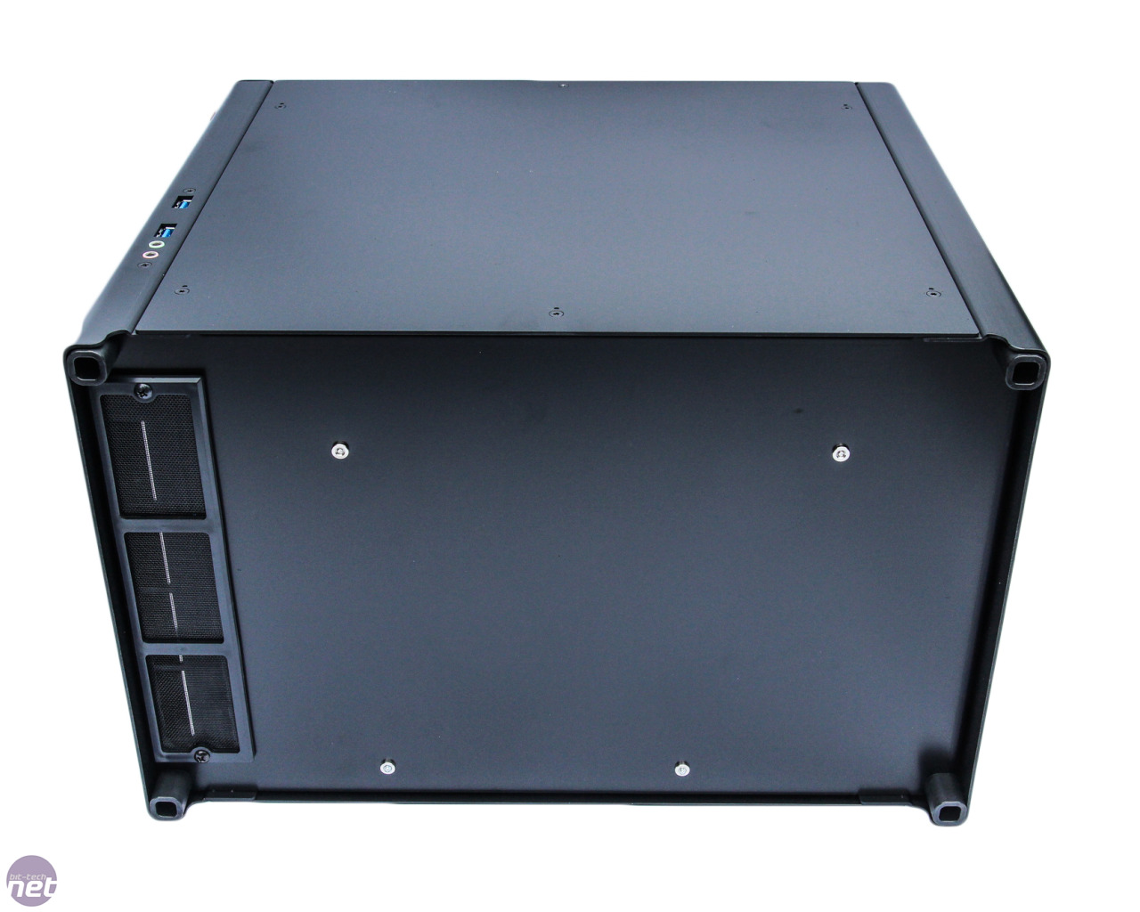 The all-aluminium construction sees the Lian Li PC-Q28 weigh in at just 3.2...